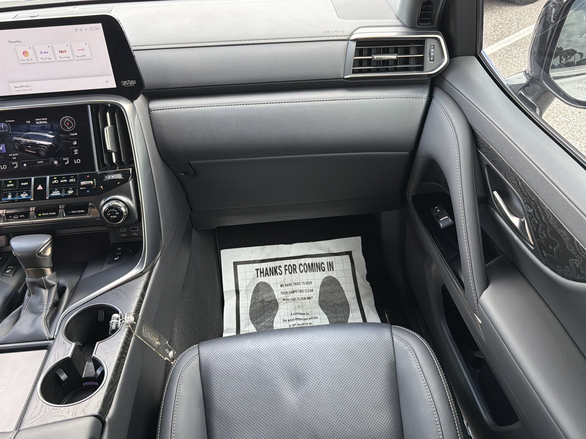 Used 2024 Lexus LX 600 4WD w/ Appearance Package image 17