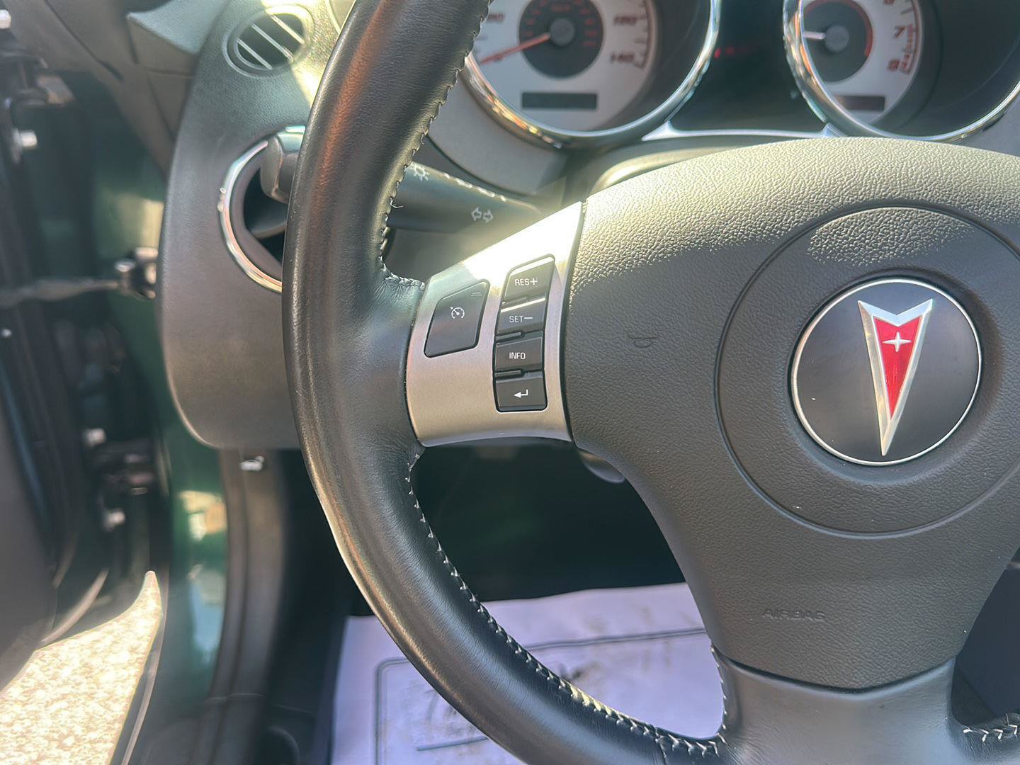 Used 2008 Pontiac Solstice Convertible w/ Premium Package RWD image 21