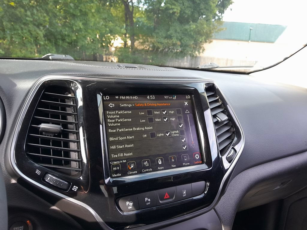 Used 2021 Jeep Cherokee Limited w/ Elite Package AWD/4WD image 30