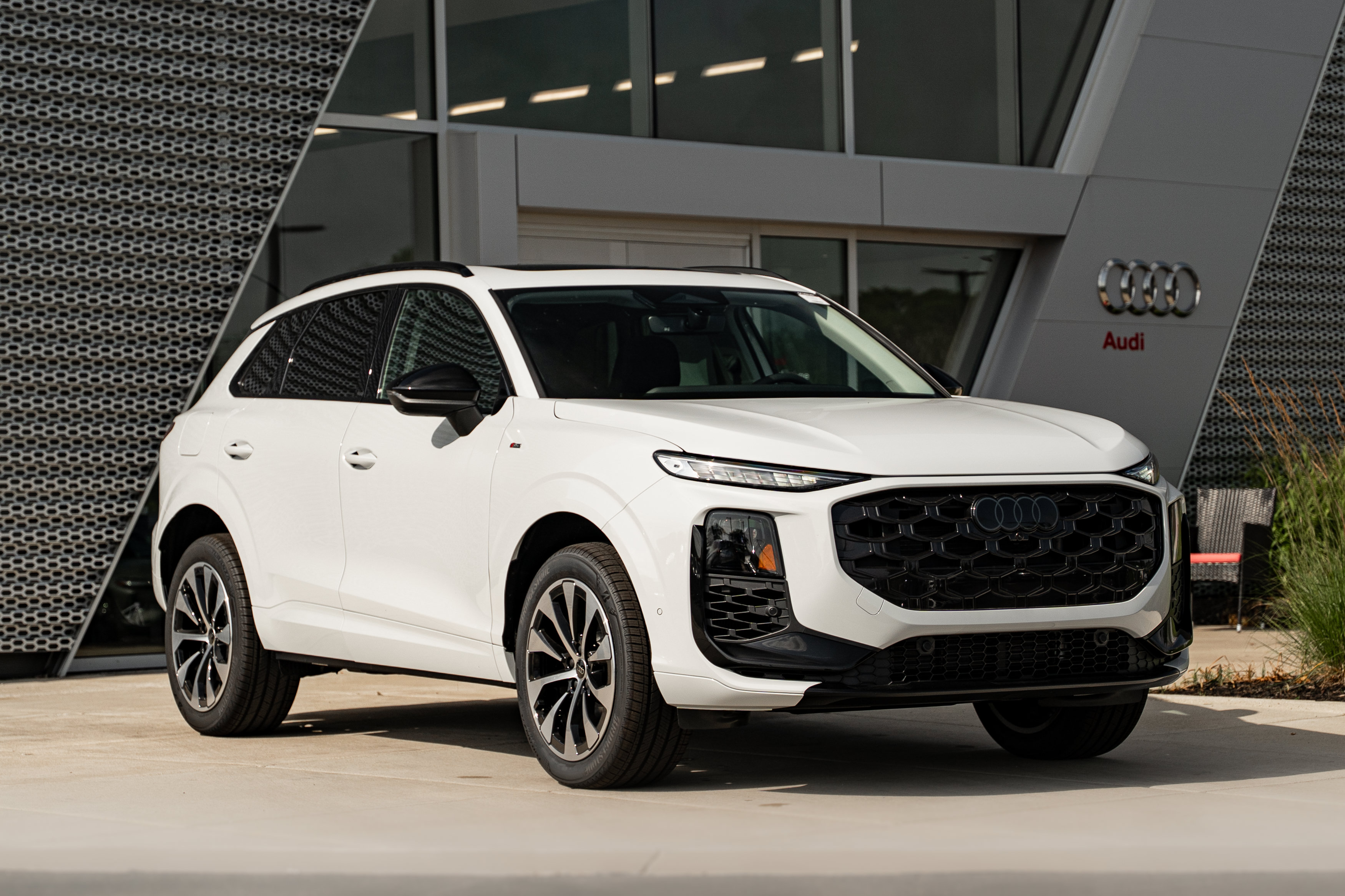 New 2026 Audi Q3 quattro 2.0T AWD/4WD image 1