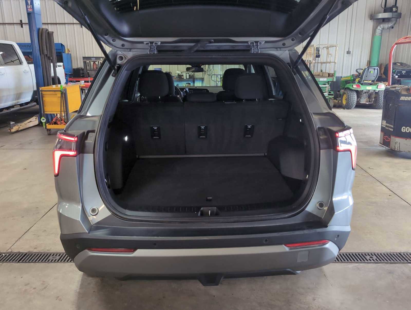 Used 2025 Chevrolet Equinox LT image 24