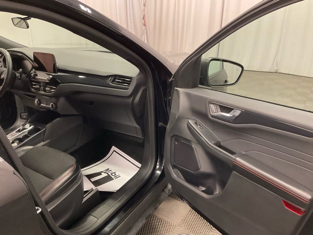 Used 2024 Ford Escape ST-Line image 25