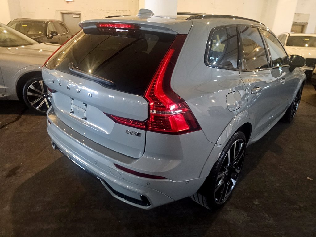 Certified 2024 Volvo XC60 B5 Ultimate w/ Climate Package AWD/4WD image 4