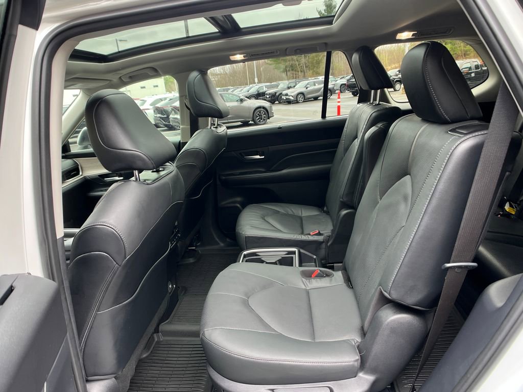 Used 2025 Toyota Grand Highlander AWD image 22