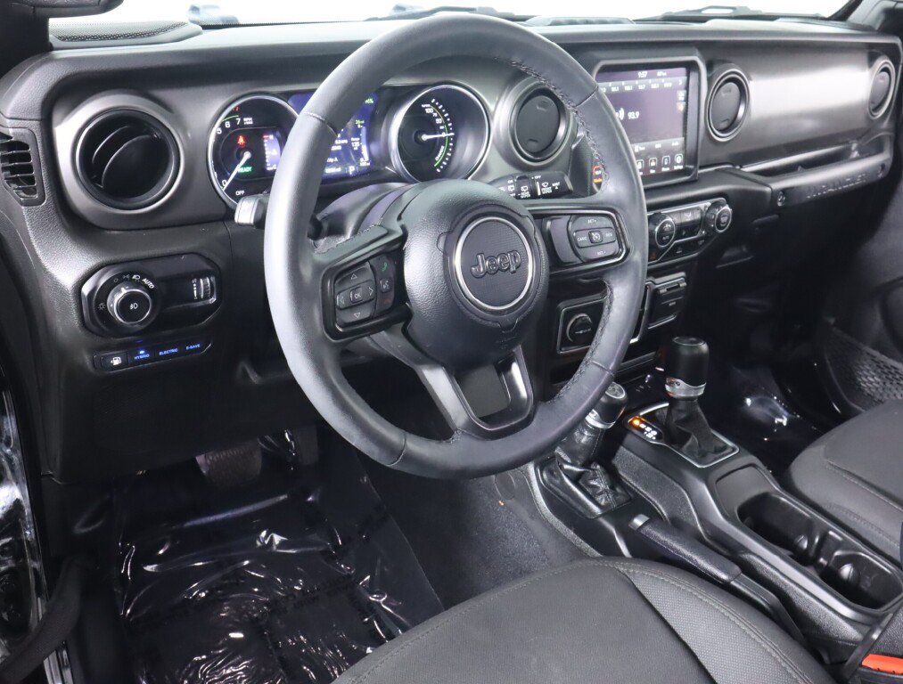 Used 2023 Jeep Wrangler Unlimited w/ Cold Weather Group AWD/4WD image 9