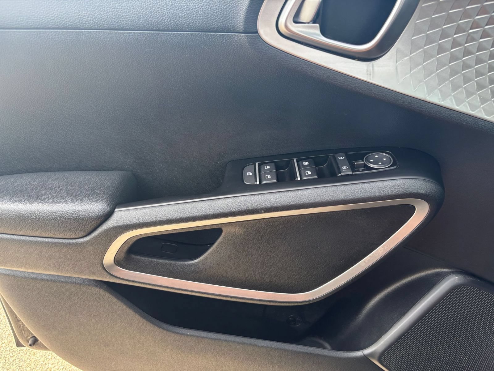 Used 2025 Kia Soul LX w/ LX Technology Package FWD image 18