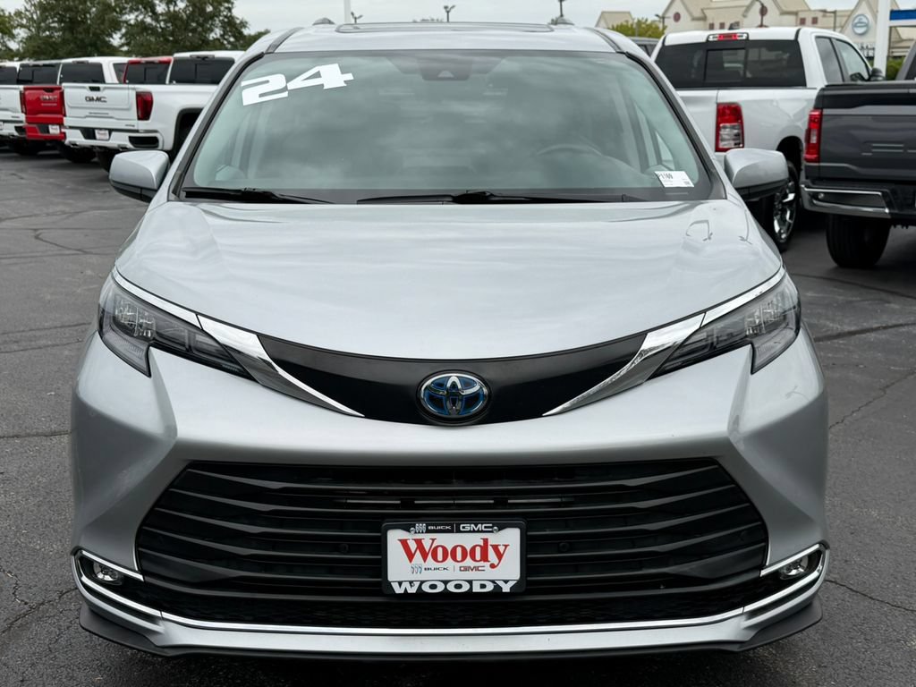 Used 2024 Toyota Sienna XLE AWD/4WD image 15