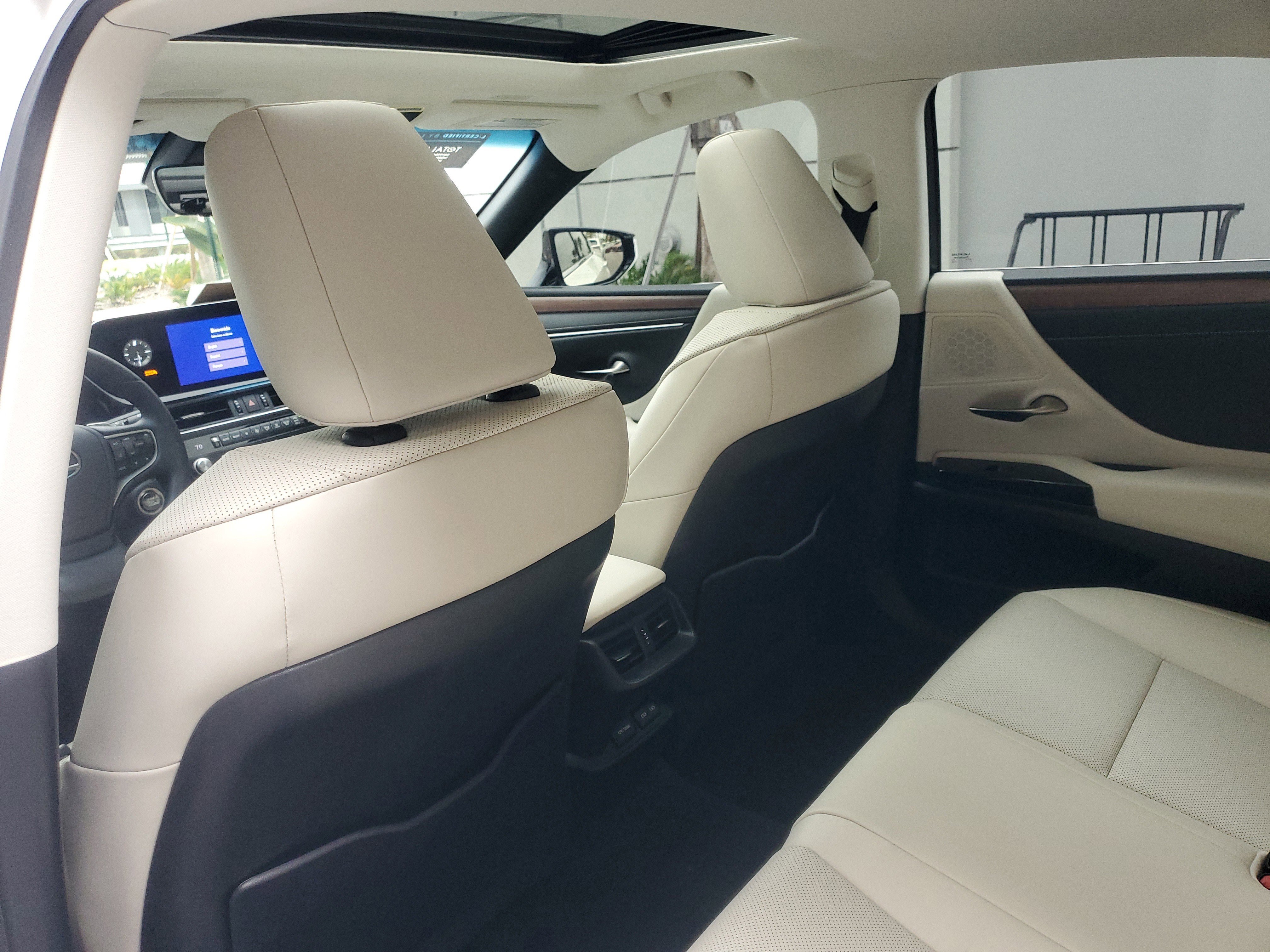 Used 2024 Lexus ES 350 w/ Premium Package image 11