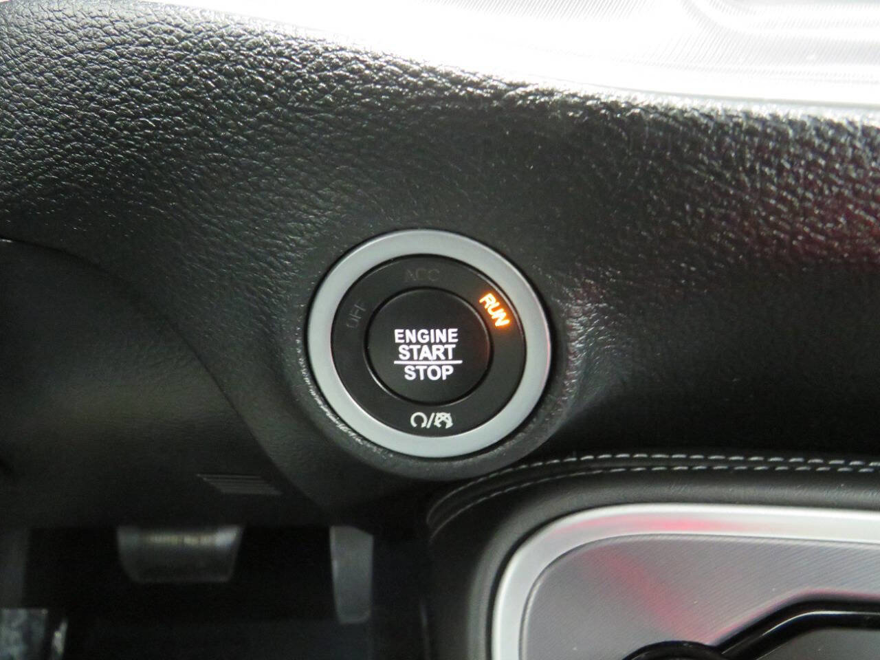 Used 2019 Dodge Challenger SXT AWD/4WD image 23