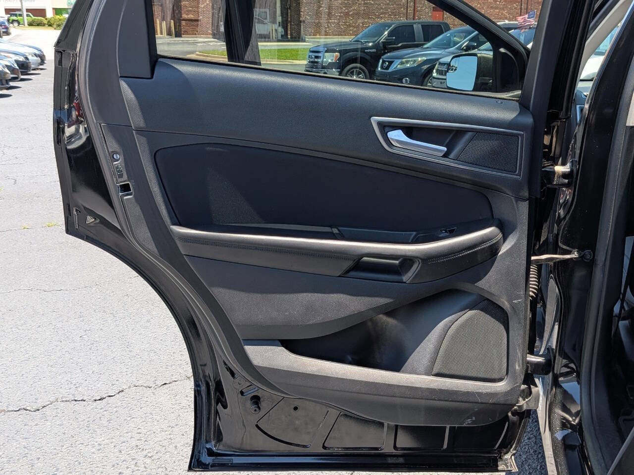 Used 2015 Ford Edge SE w/ Cargo Accessory Package FWD image 14