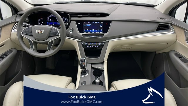 Used 2017 Cadillac XT5 Luxury w/ Driver Awareness Package image 6