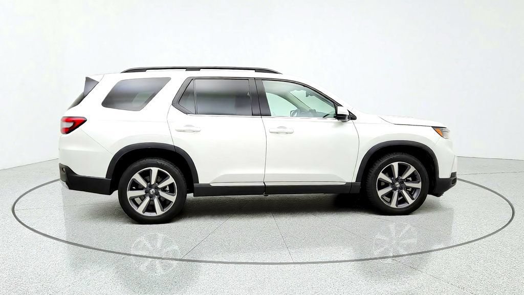 Used 2024 Honda Pilot Touring image 4