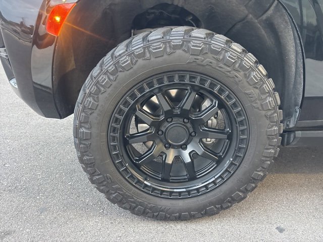 Used 2023 GMC Yukon XL AT4 image 4