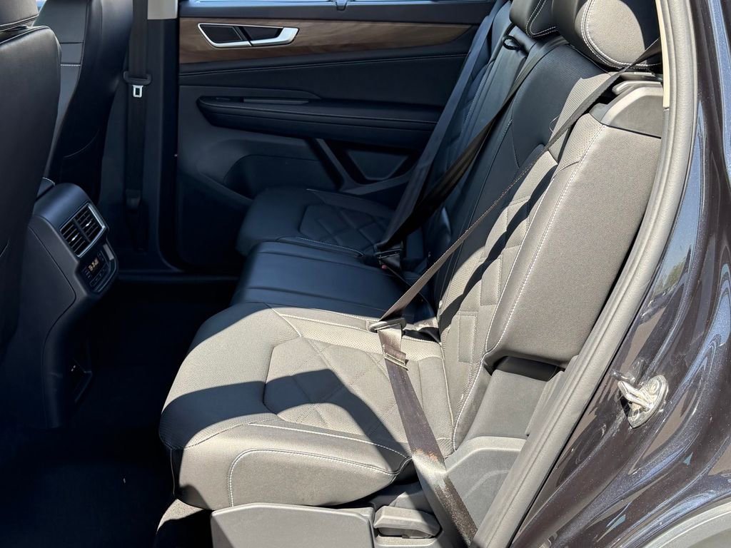 Used 2025 Volkswagen Atlas SE AWD/4WD image 20