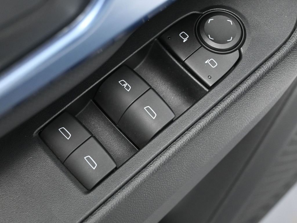 Used 2025 Chevrolet Equinox EV LT w/ Convenience Package image 27