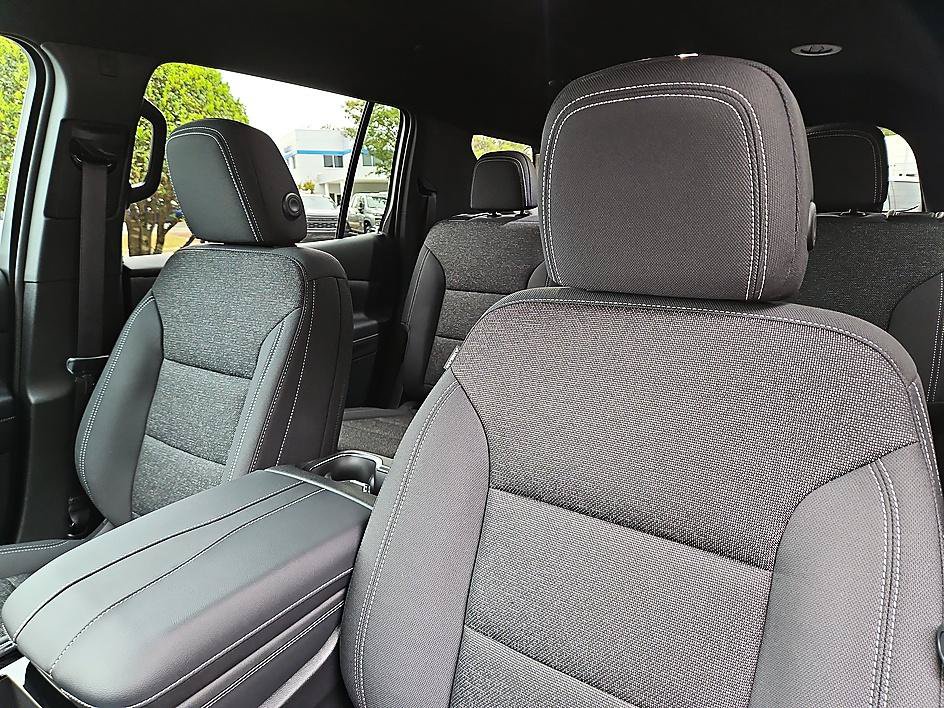 New 2027 Chevrolet Traverse LT FWD image 16