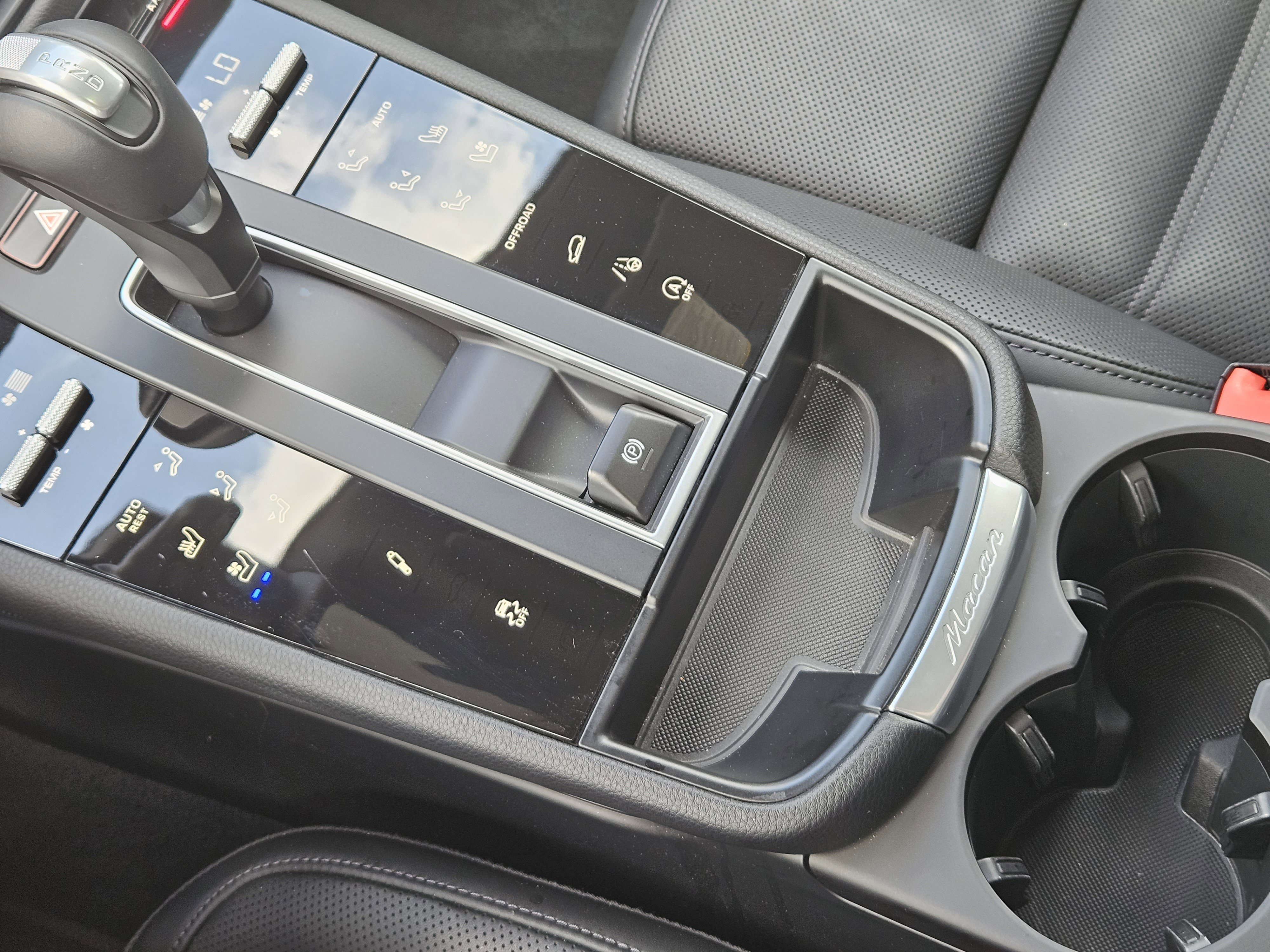 Certified 2025 Porsche Macan image 20