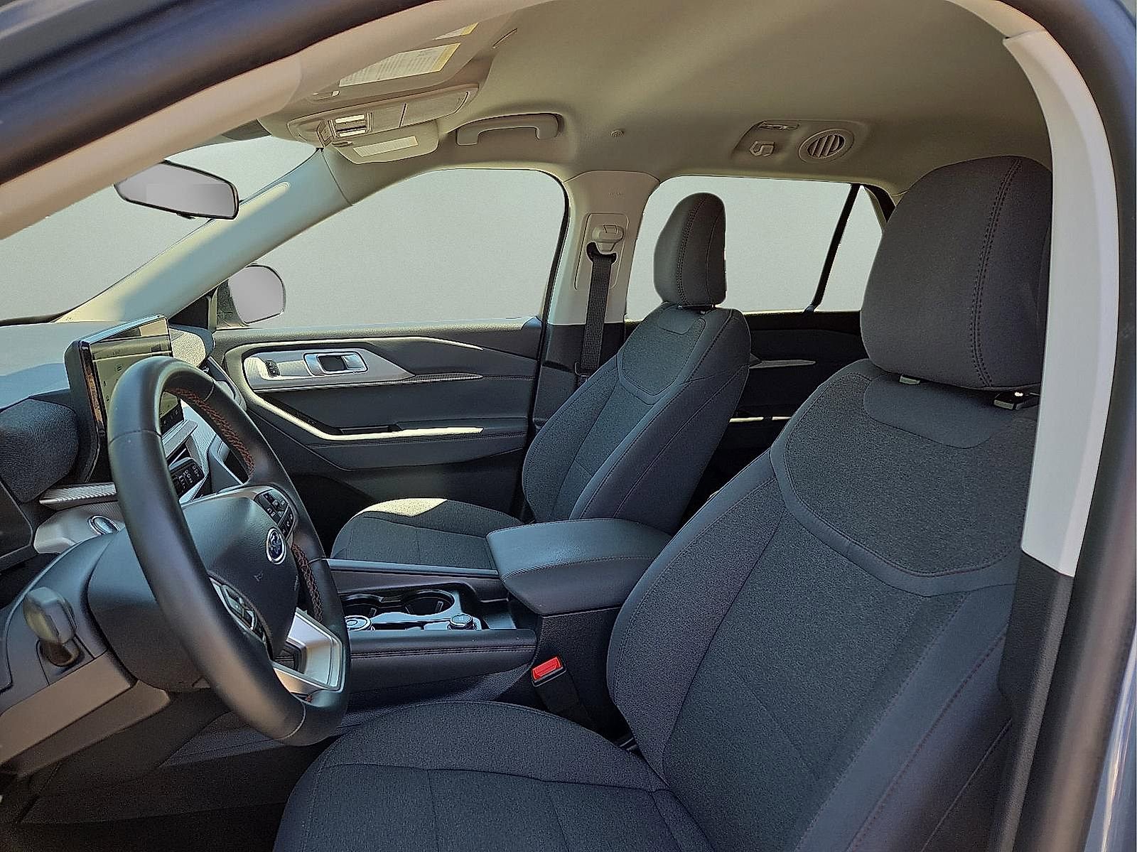 Used 2025 Ford Explorer Active AWD/4WD image 14
