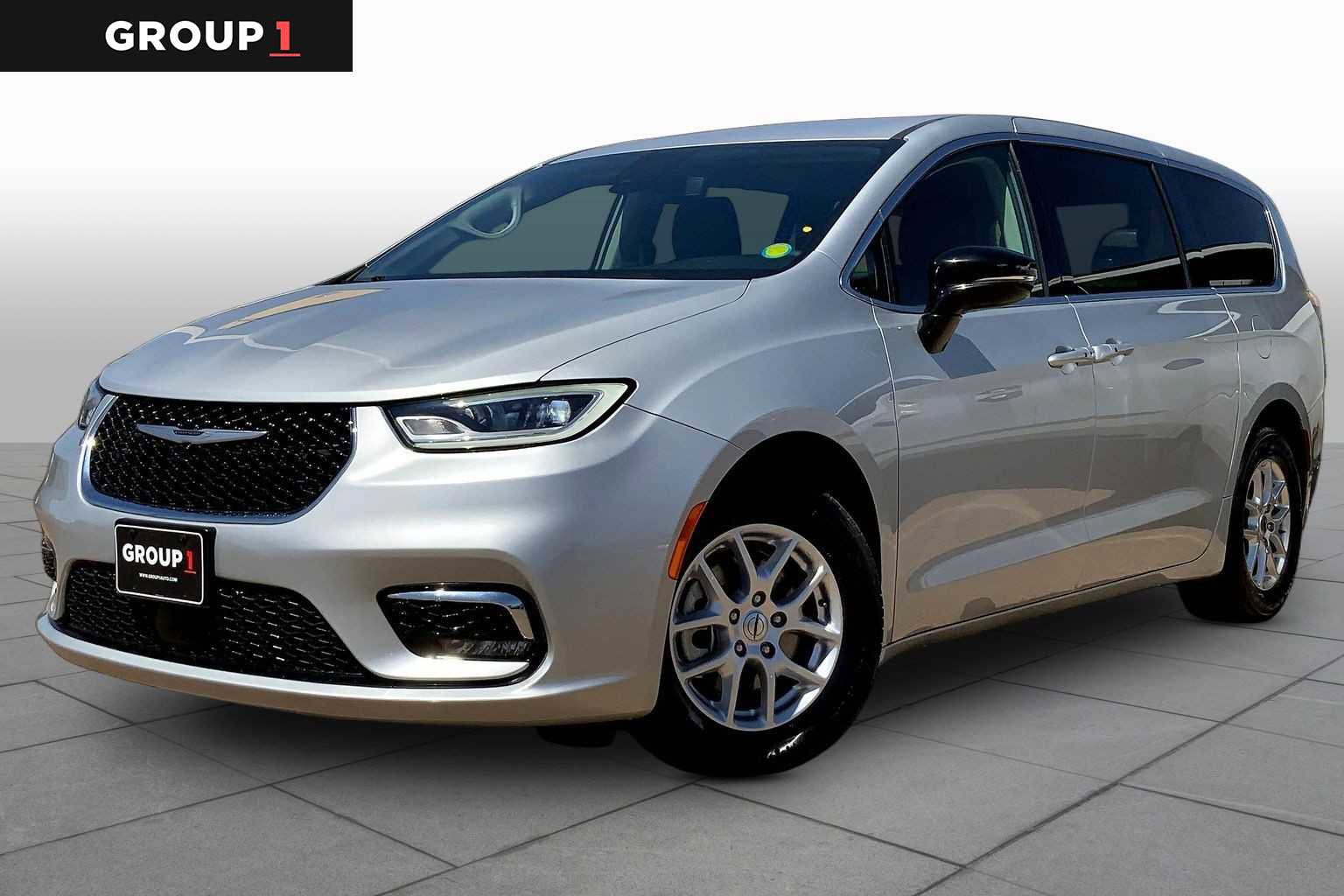 Used 2024 Chrysler Pacifica Touring-L FWD image 1