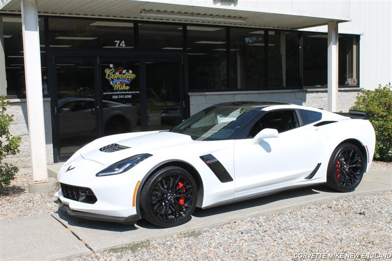 Used 2015 Chevrolet Corvette Z06 w/ 3LZ Preferred Equipment Group RWD image 2