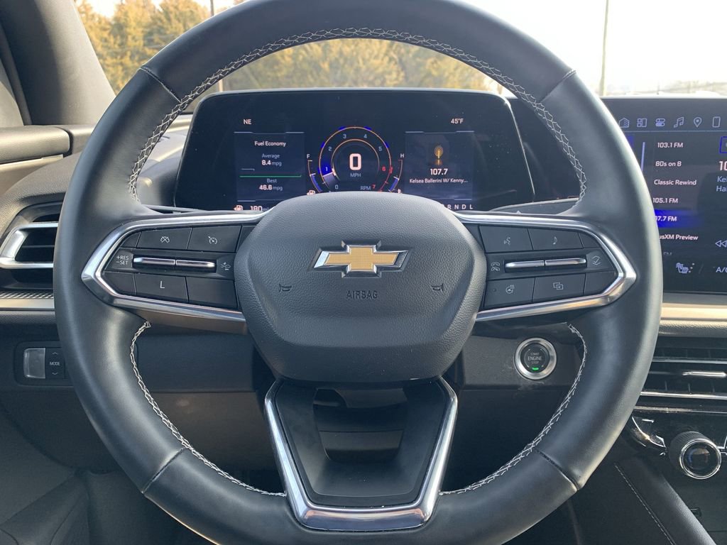 Used 2025 Chevrolet Traverse LT image 11