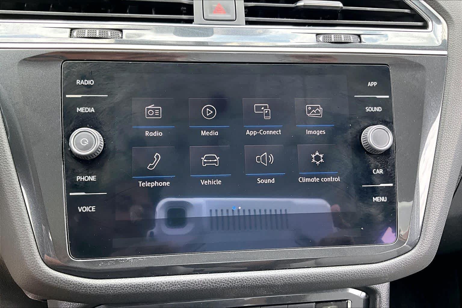 Used 2019 Volkswagen Tiguan SE w/ Panoramic Sunroof Package FWD image 31