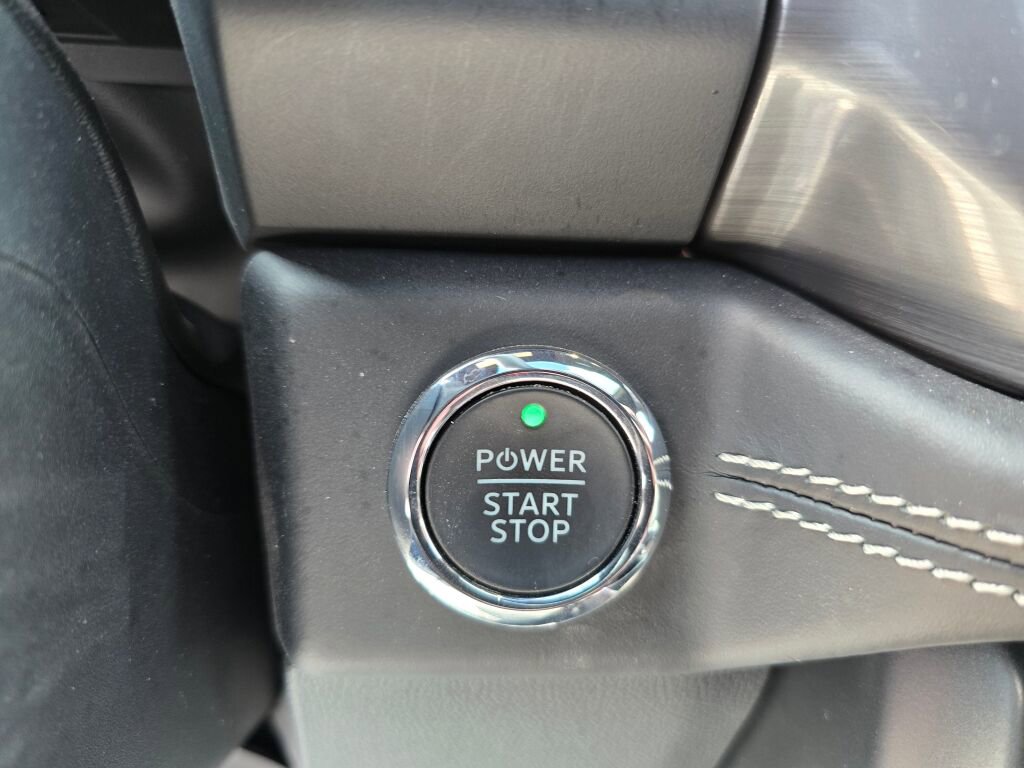 Used 2025 Ford F150 Lightning Platinum AWD/4WD image 22