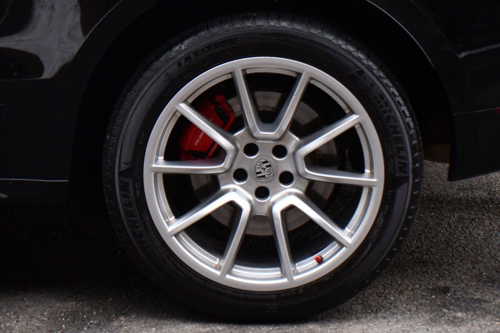 Used 2015 Porsche Macan Turbo image 12