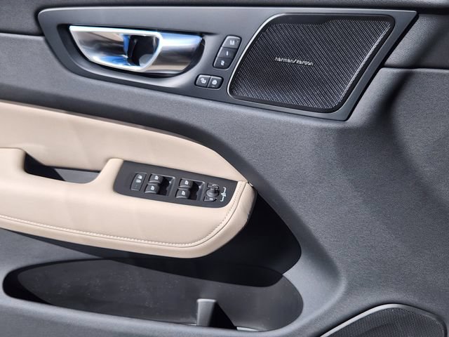 New 2026 Volvo XC60 T8 Plus w/ Climate Package AWD/4WD image 9