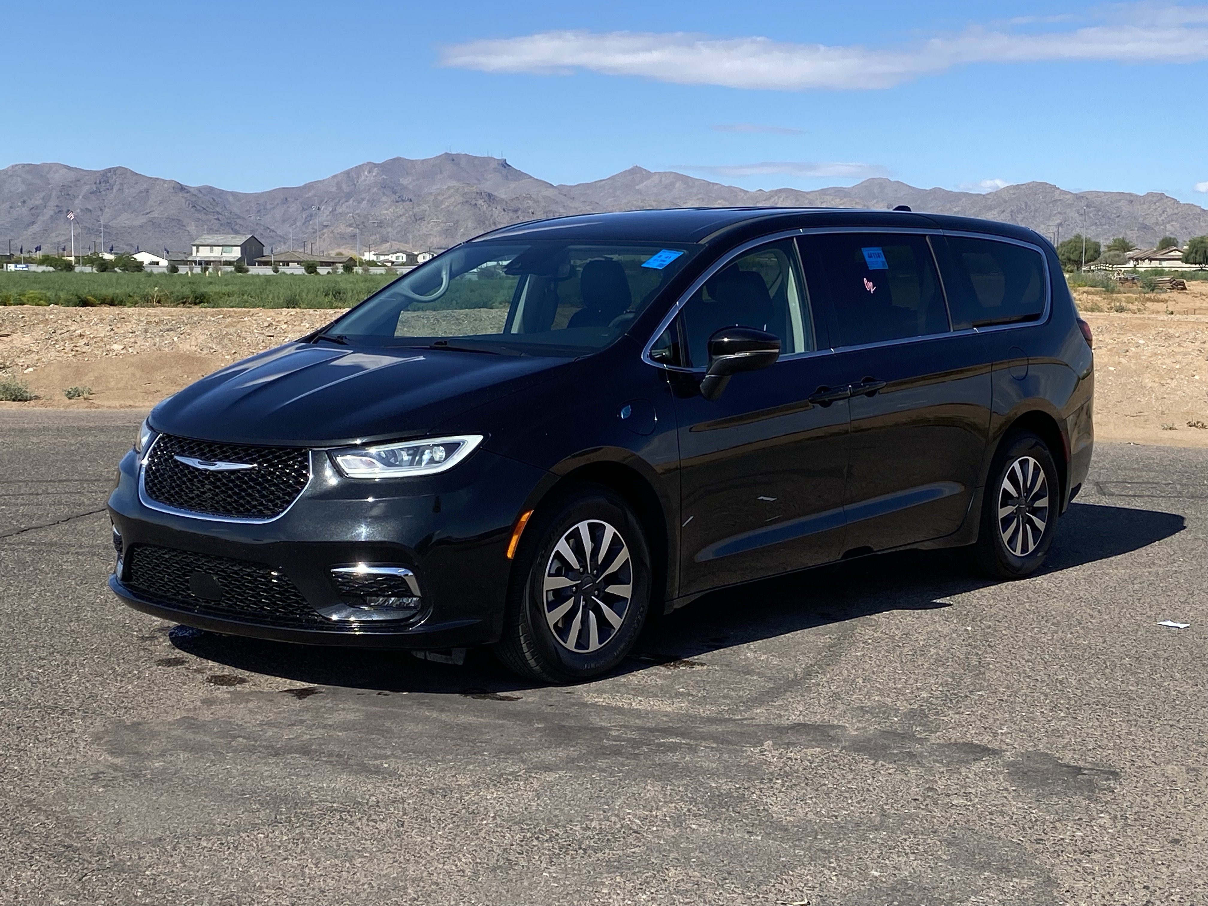 Used 2023 Chrysler Pacifica Touring-L image 7