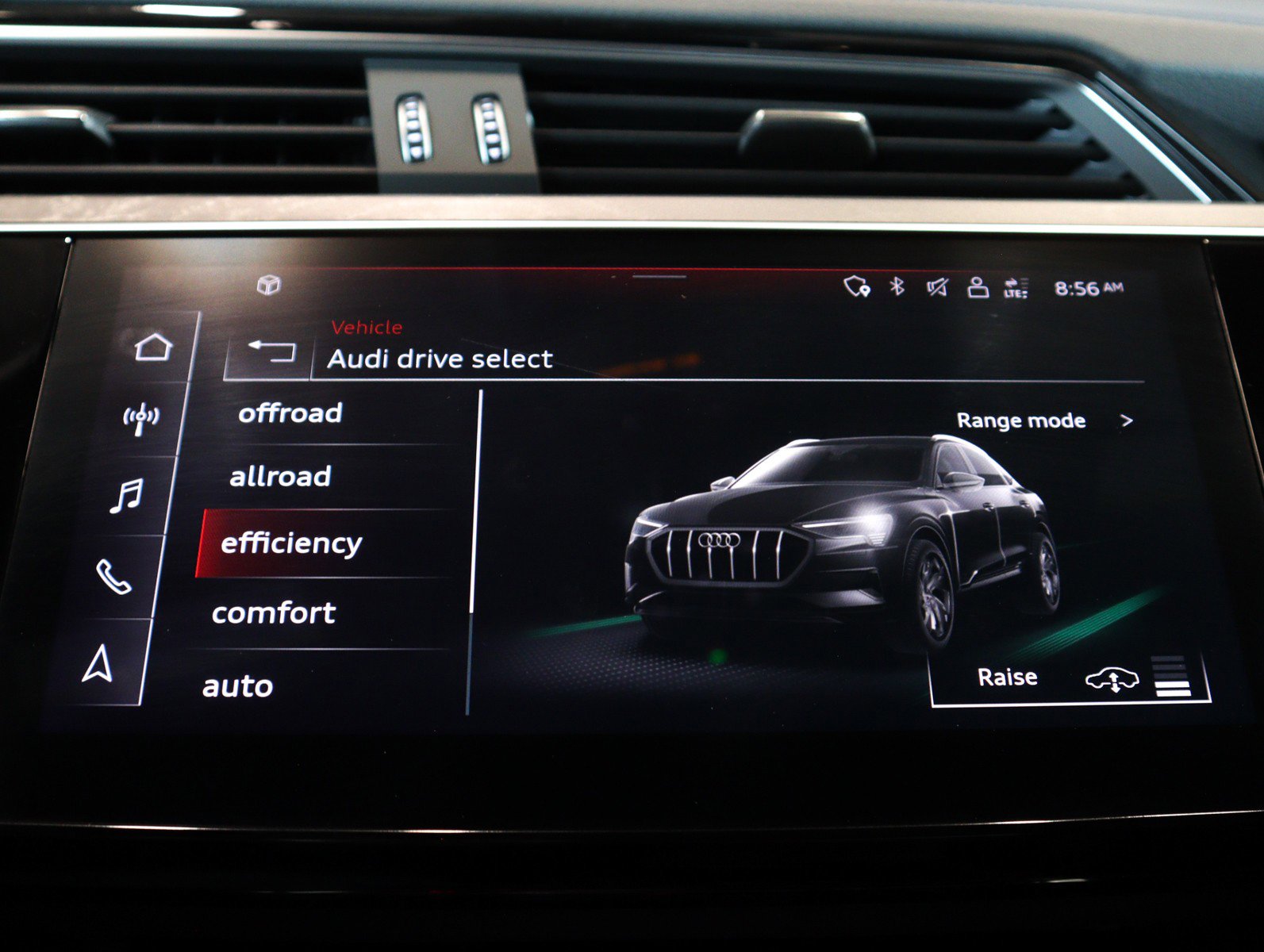 Used 2023 Audi e-tron Premium w/ Convenience Plus Package image 22