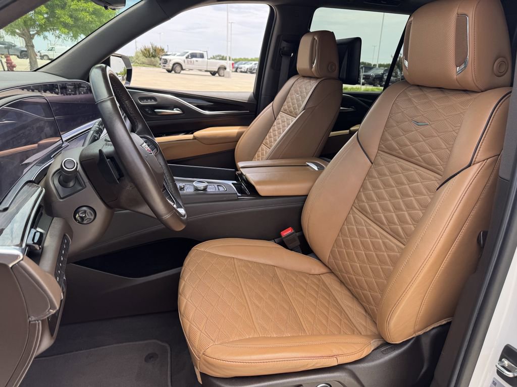 Used 2021 Cadillac Escalade Sport w/ Driver Assist Tech Package AWD/4WD image 25