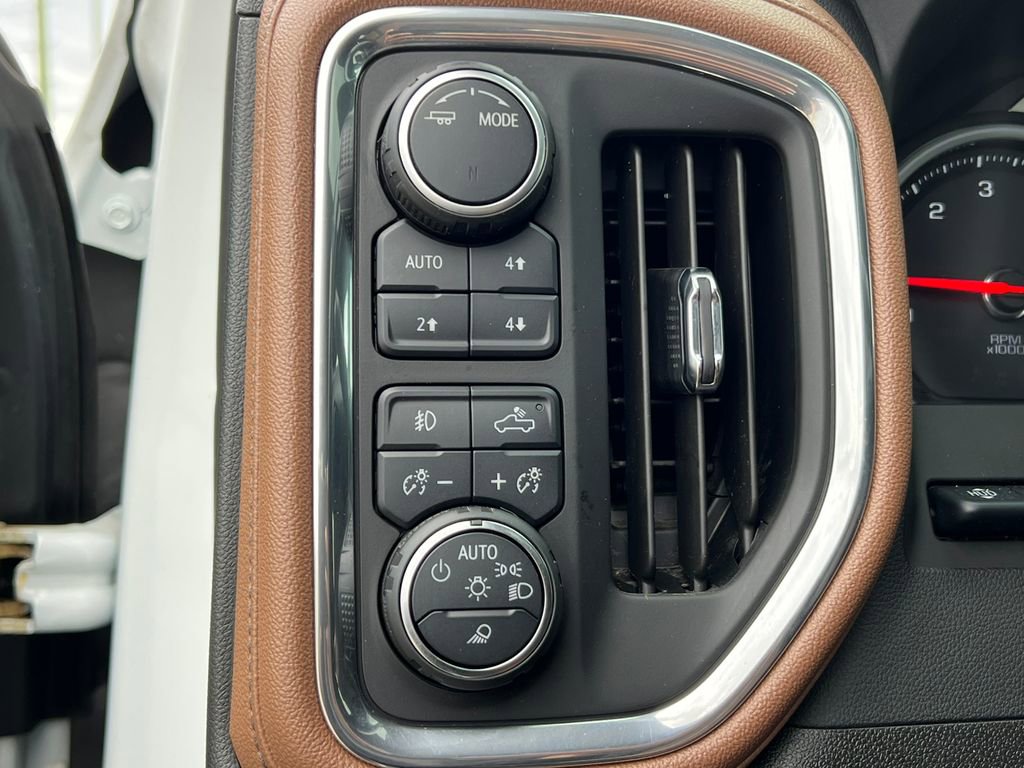 Used 2023 Chevrolet Silverado 2500 High Country w/ Z71 Off-Road Package AWD/4WD image 31