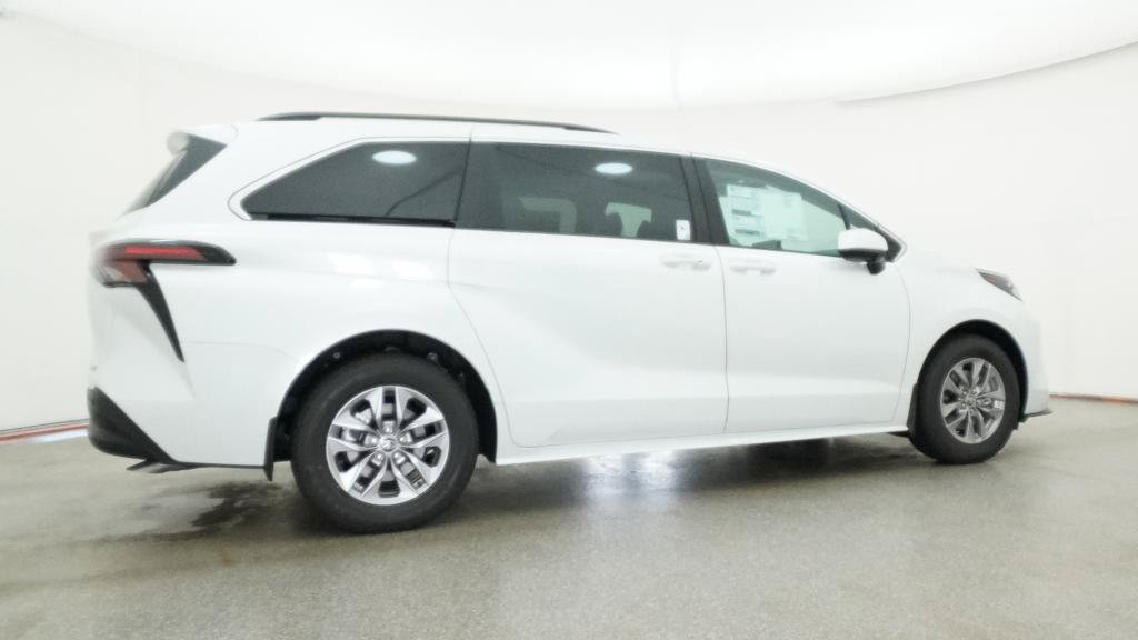 New 2026 Toyota Sienna XLE FWD image 29
