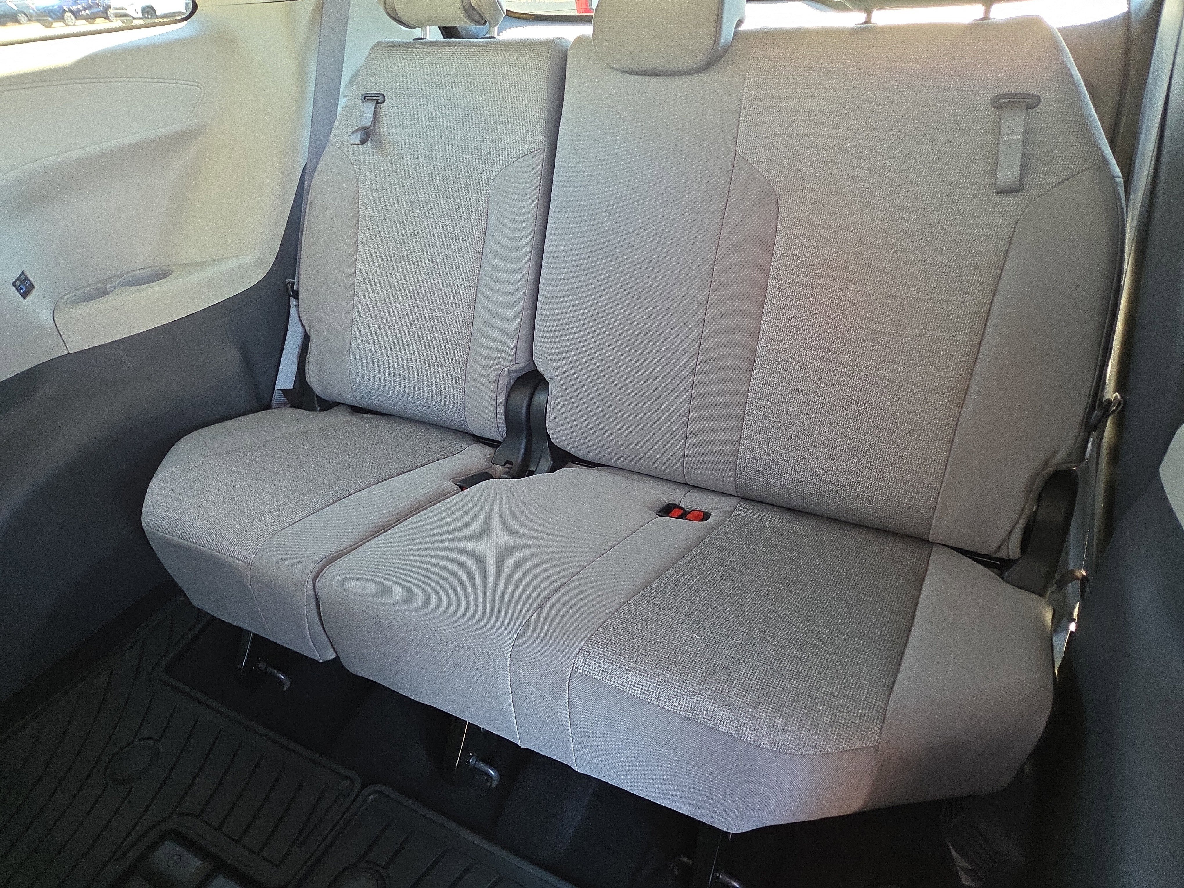 Certified 2021 Toyota Sienna LE image 20