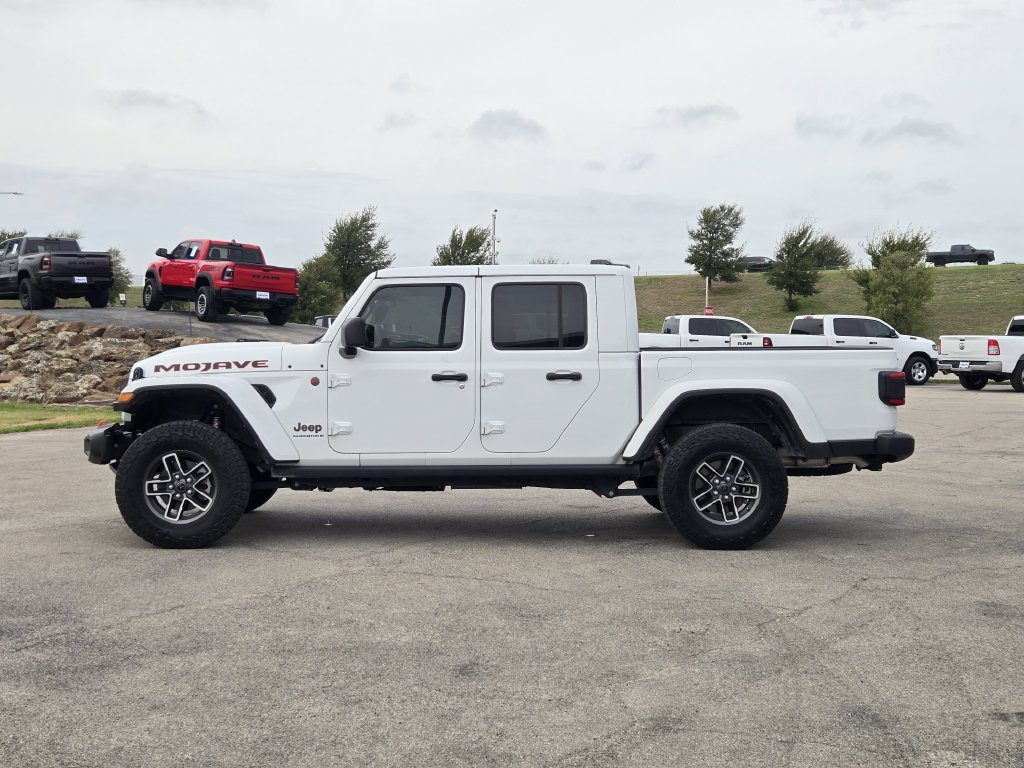 Used 2025 Jeep Gladiator Mojave w/ Convenience Group AWD/4WD image 4