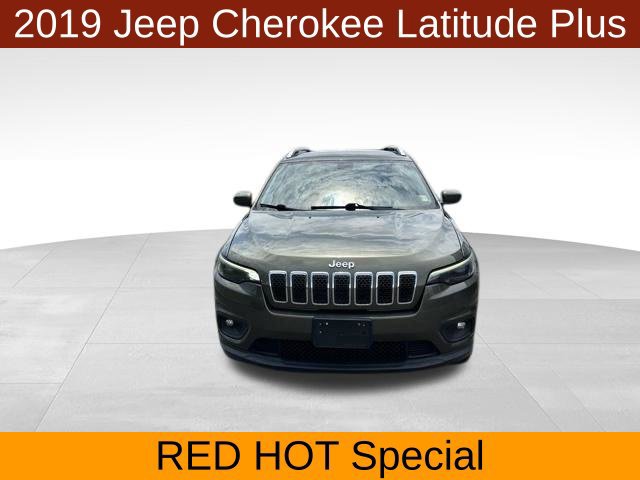 Used 2019 Jeep Cherokee Latitude Plus AWD/4WD image 2
