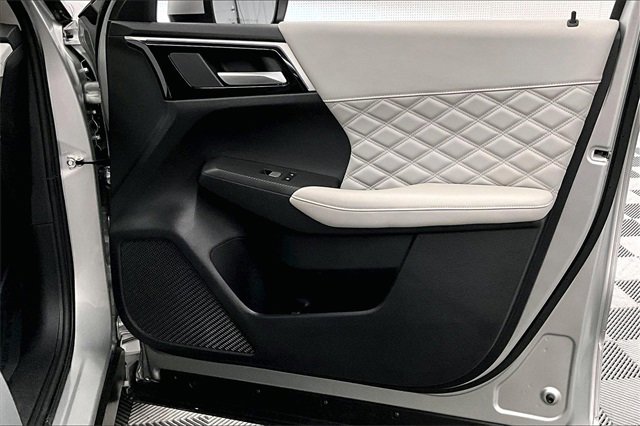 Used 2024 Mitsubishi Outlander SEL image 17