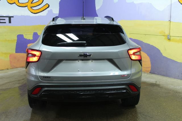 Used 2025 Chevrolet Trax RS w/ Sunroof Package FWD image 4