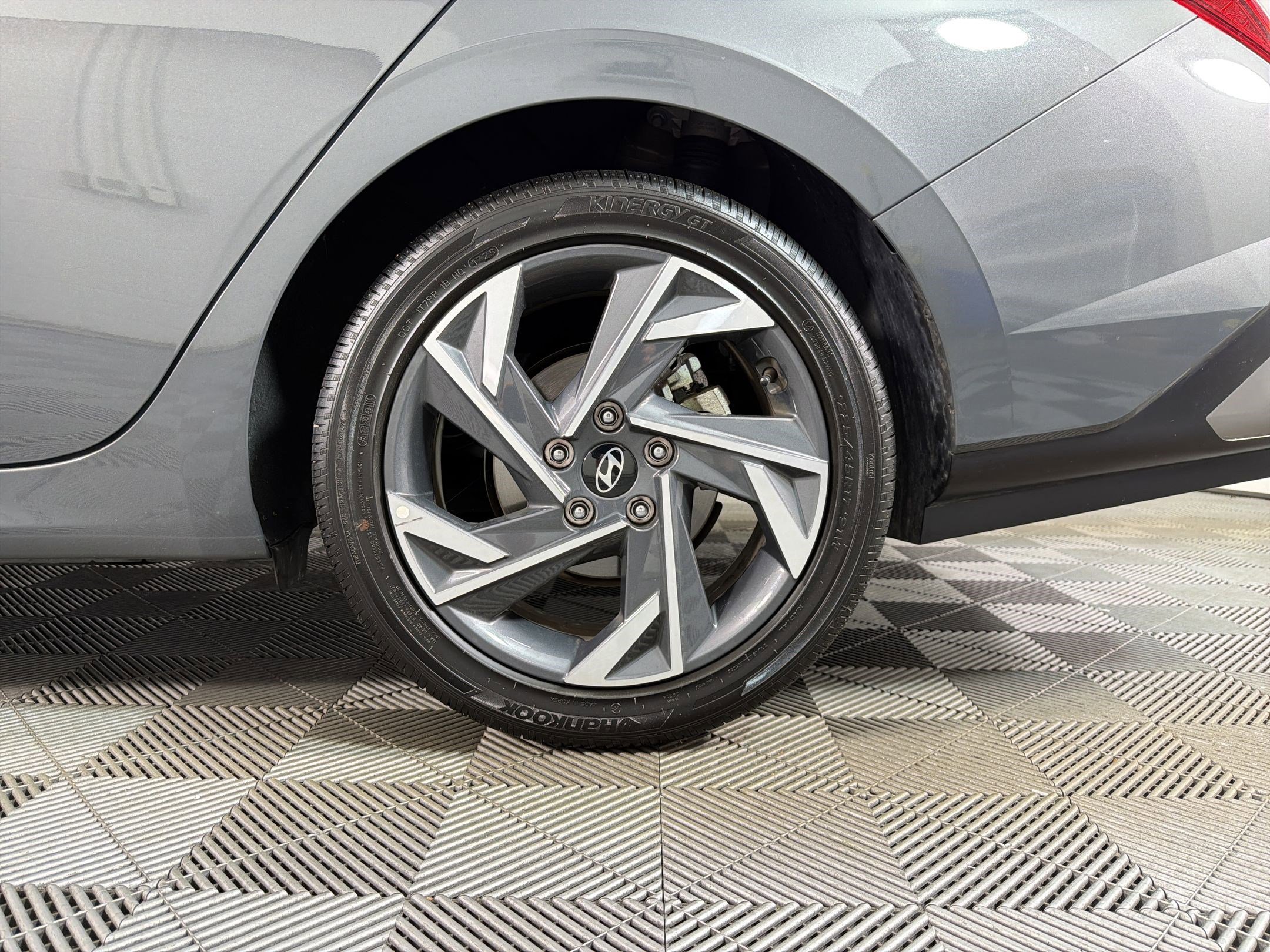 Used 2025 Hyundai Elantra SEL image 11