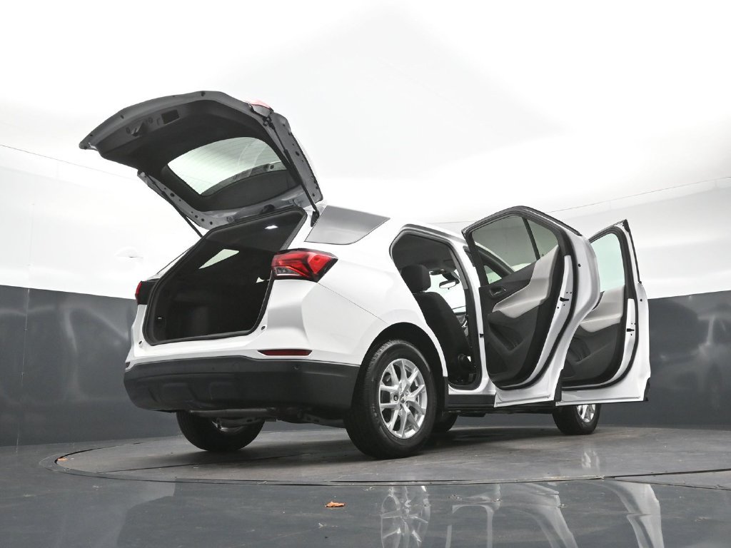 Used 2024 Chevrolet Equinox LS w/ LS Convenience Package FWD image 30