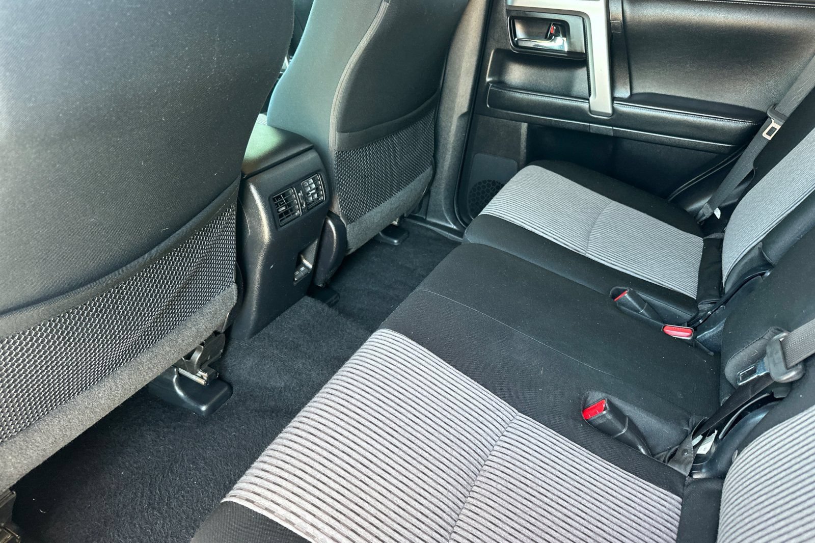 Certified 2024 Toyota 4Runner SR5 AWD/4WD image 15