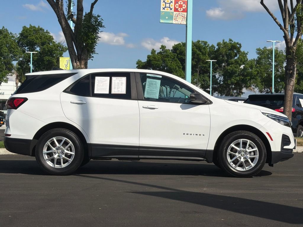 Used 2022 Chevrolet Equinox LS w/ LPO, Floor Liner Package AWD/4WD image 2