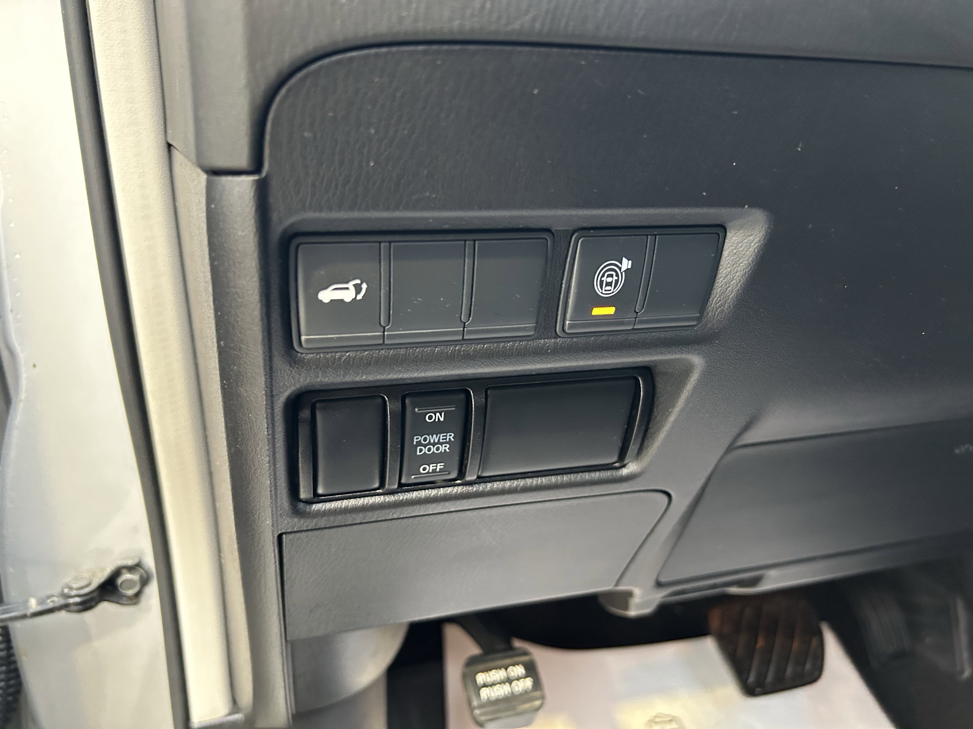 Used 2021 Nissan Armada SL w/ Captain's Chairs Package image 15