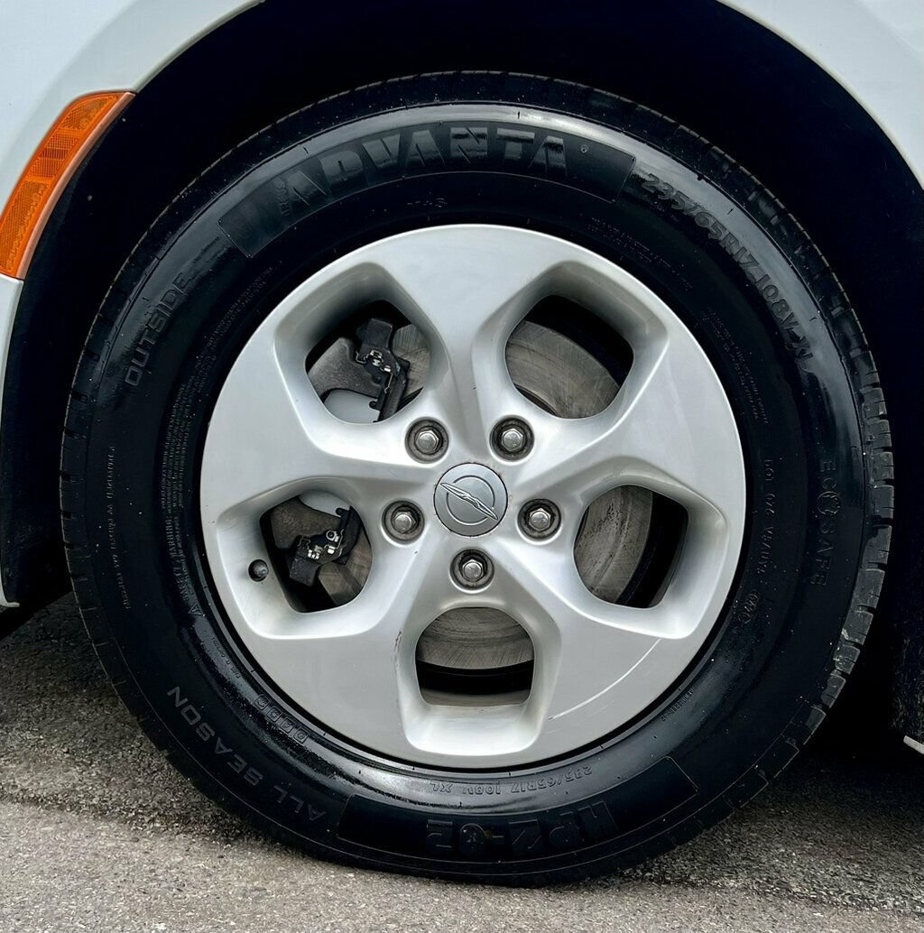 Used 2017 Chrysler Pacifica LX w/ Tire & Wheel Group FWD image 29