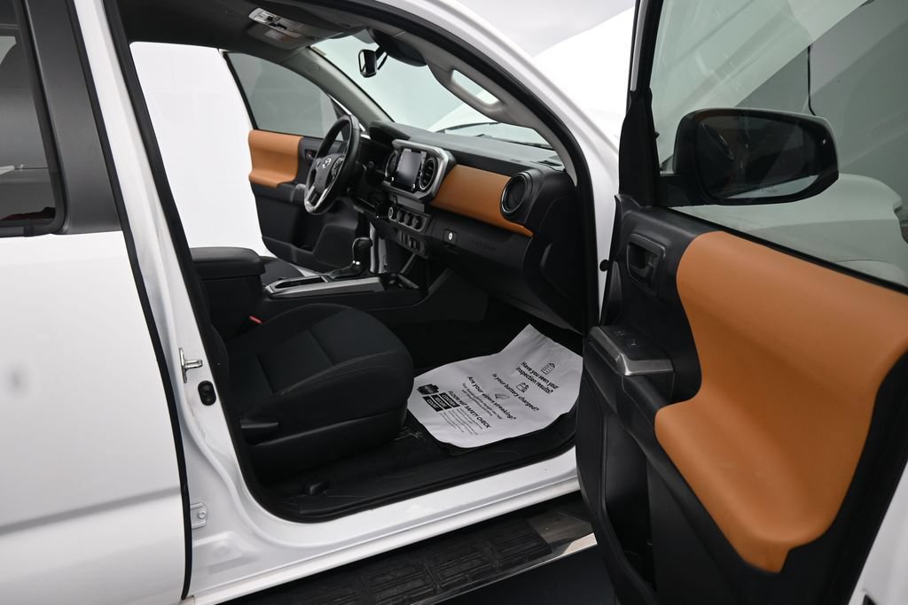 Used 2020 Toyota Tacoma SR5 AWD/4WD image 22