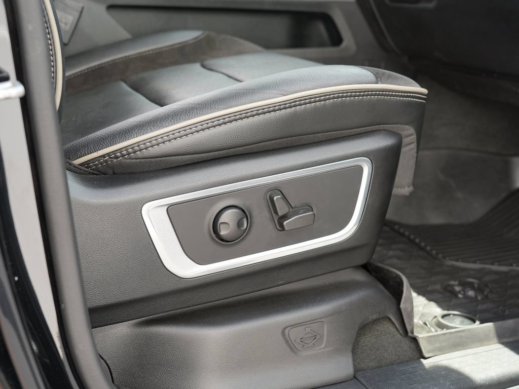 Used 2023 RAM 1500 Laramie AWD/4WD image 29