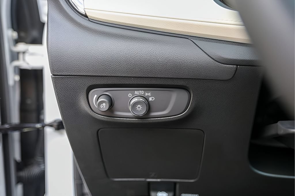Used 2025 Buick Encore GX Avenir w/ Avenir Technology Package FWD image 13