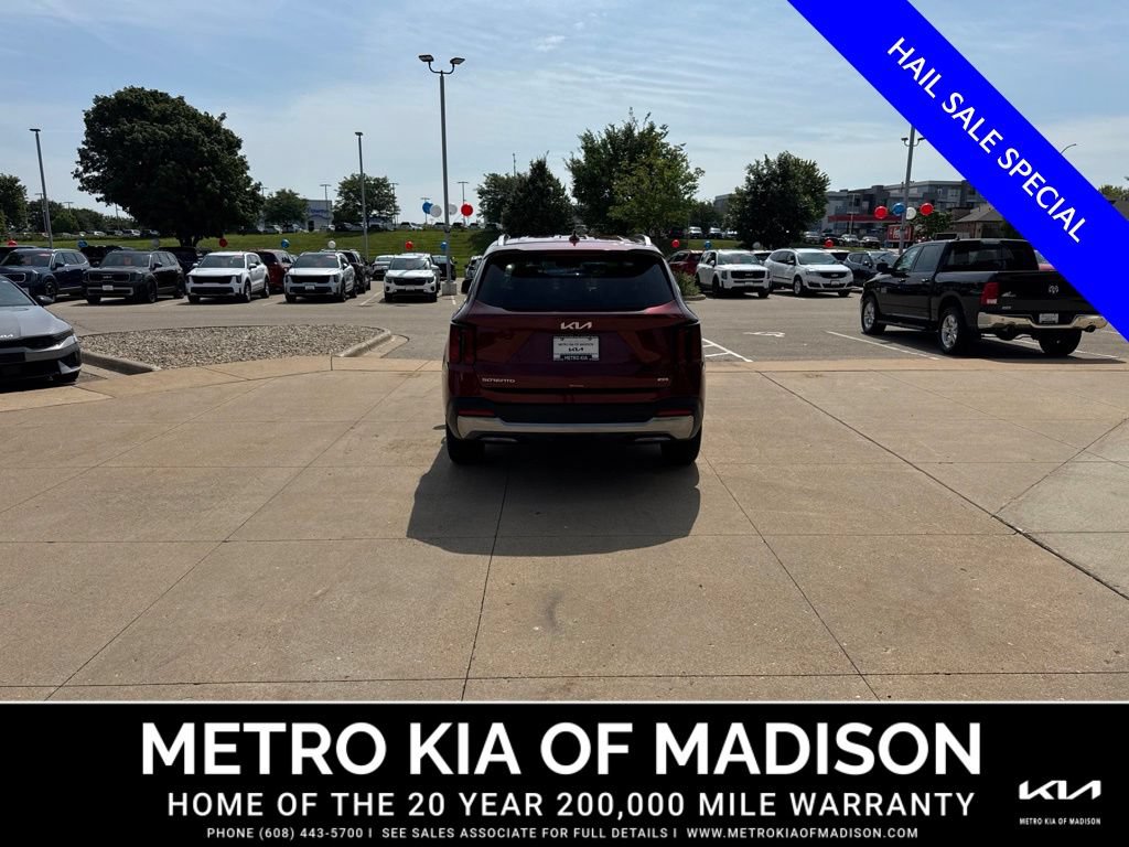 Used 2025 Kia Sorento S AWD/4WD image 4