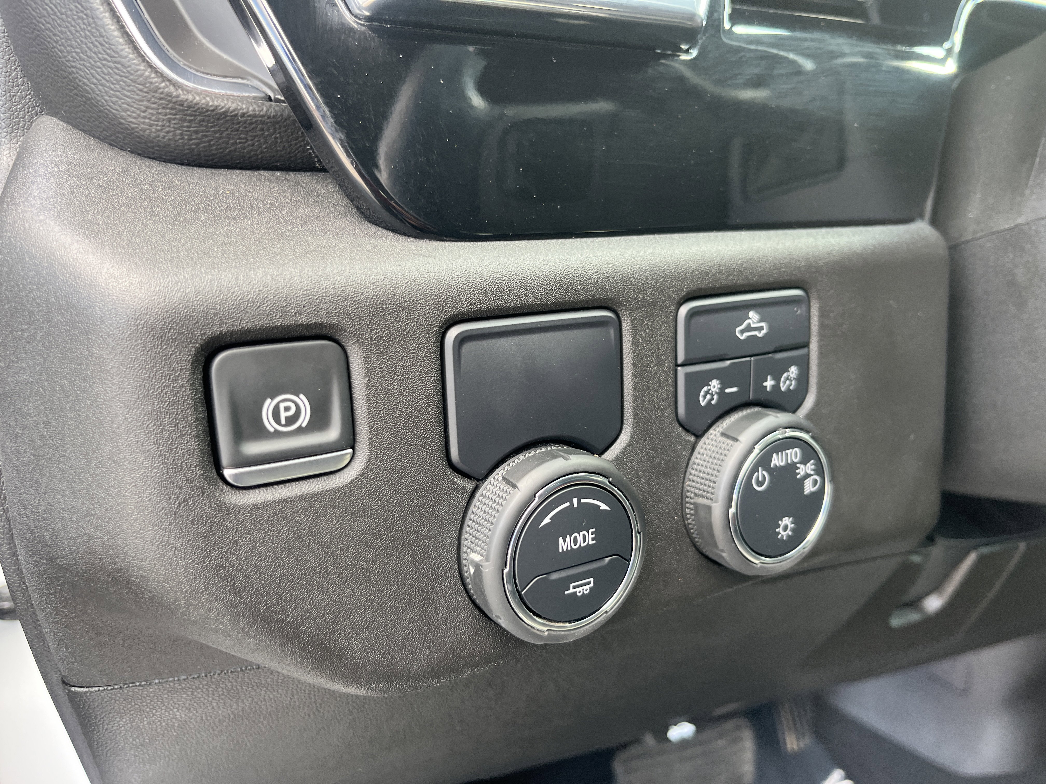 Used 2025 Chevrolet Silverado 1500 LT image 16